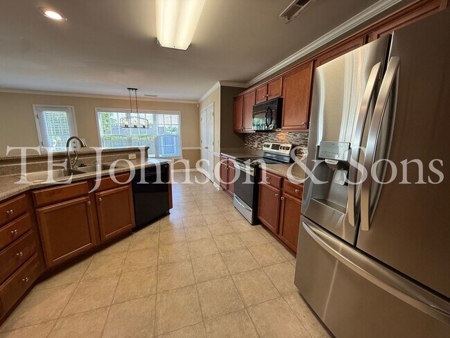 Building Photo - Spacious 4 Bedroom Home with Fenced Yard & Two Car Garage in Clemmons