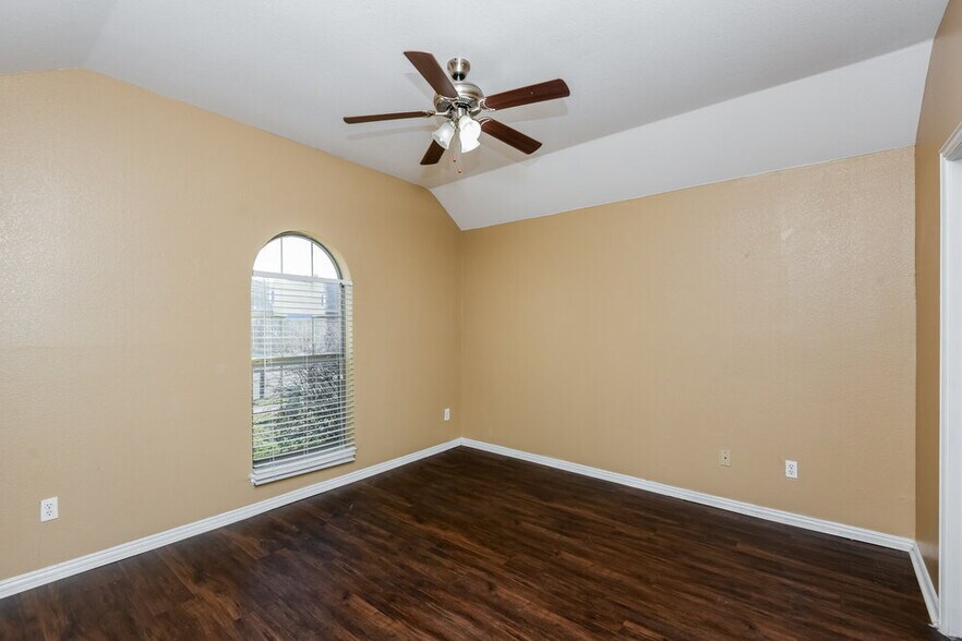 Building Photo - 1901 Belshire Ct