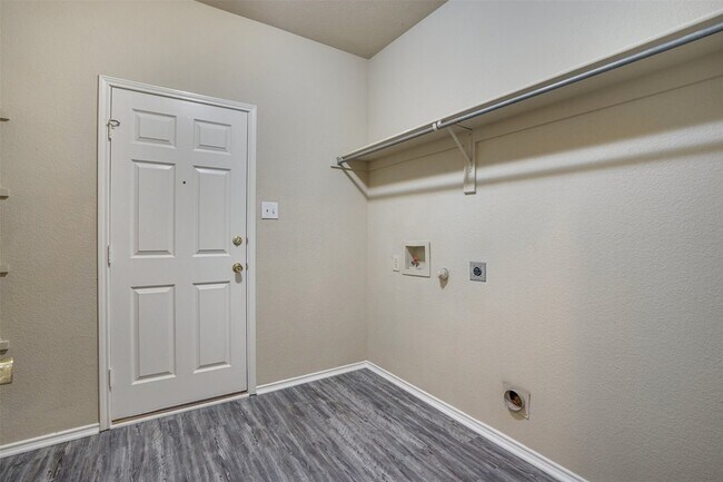 Building Photo - 5148 Senator Dr