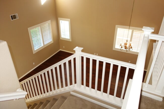 Building Photo - Paseo del Sol 4 Bedroom