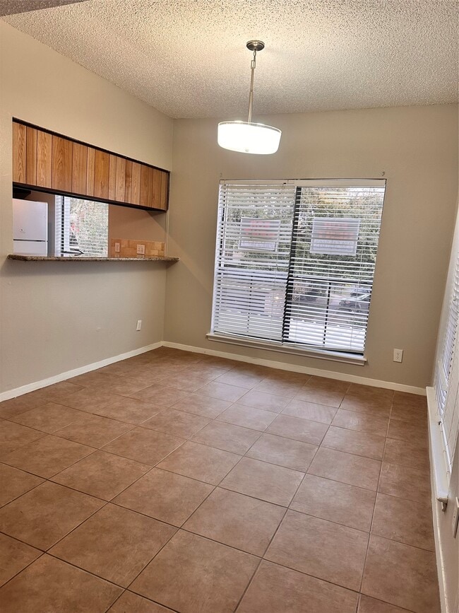 Building Photo - 3730 Thistlemont Dr