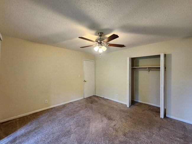 Building Photo - Coming Soon -2 Bedroom 1 Bath -Duplex Lake City