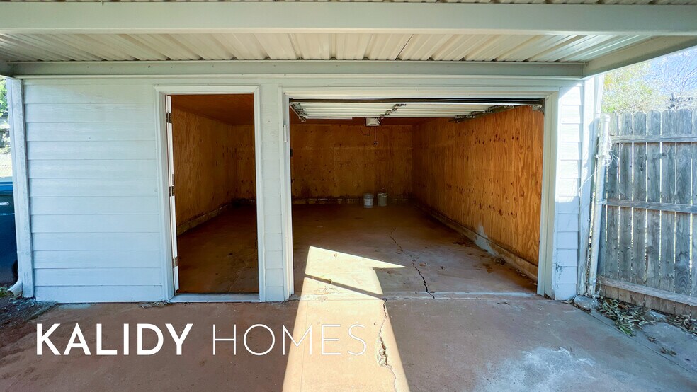 Building Photo - 3012 N Venice Blvd
