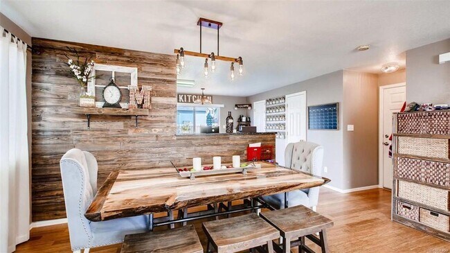 Building Photo - Charming Open Floor Plan Home