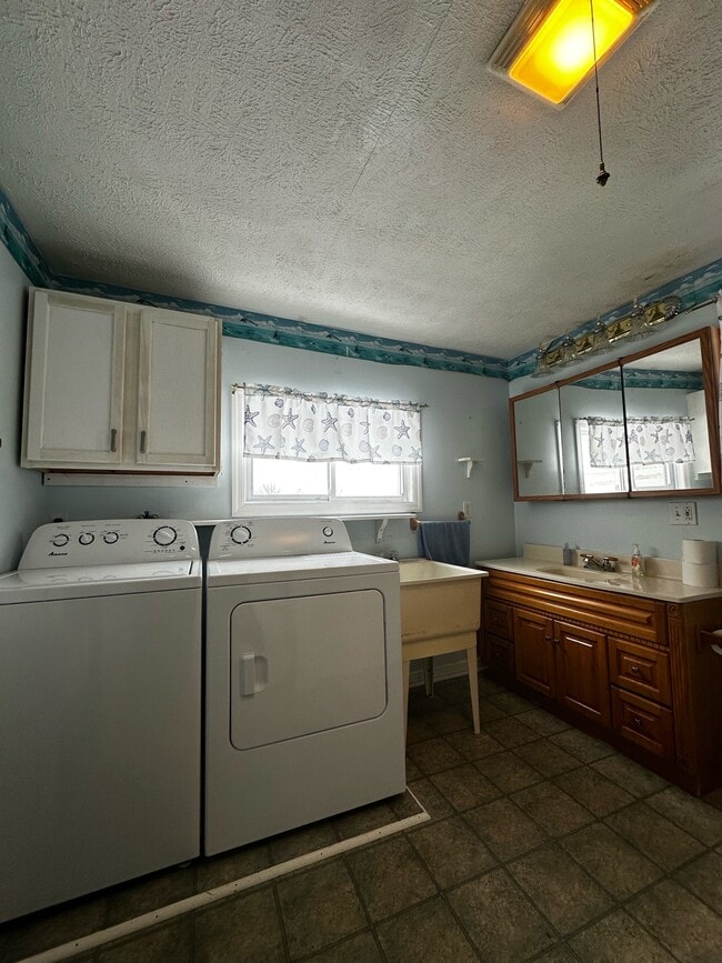 Building Photo - 223 Vinegar Hill Rd