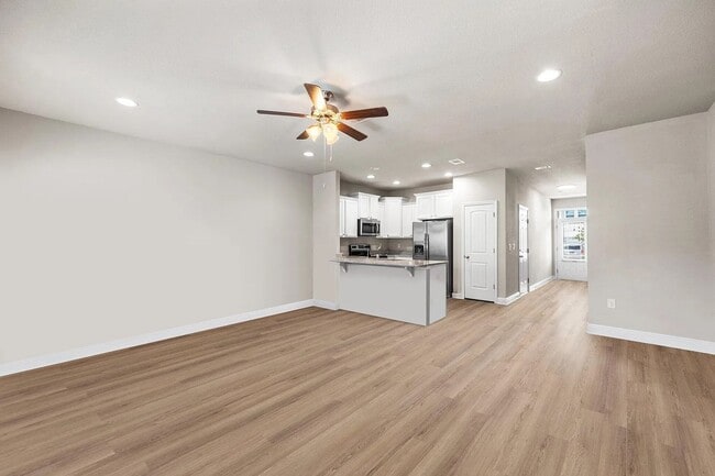 Building Photo - Santa Rosa 3 bedroom