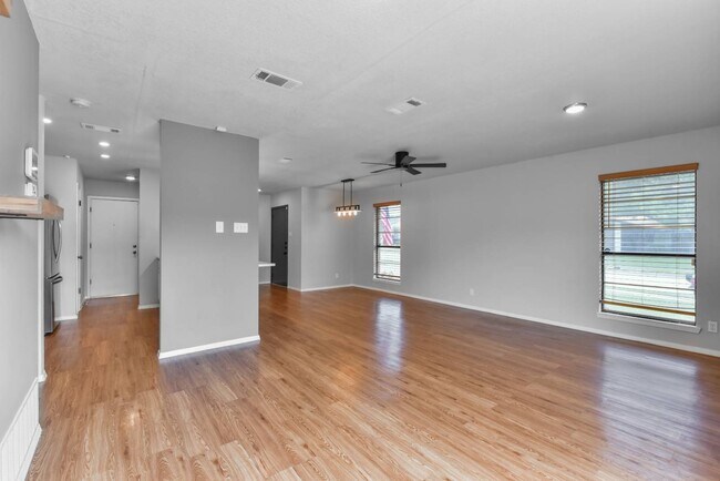 Building Photo - 1602 Missouri Ave