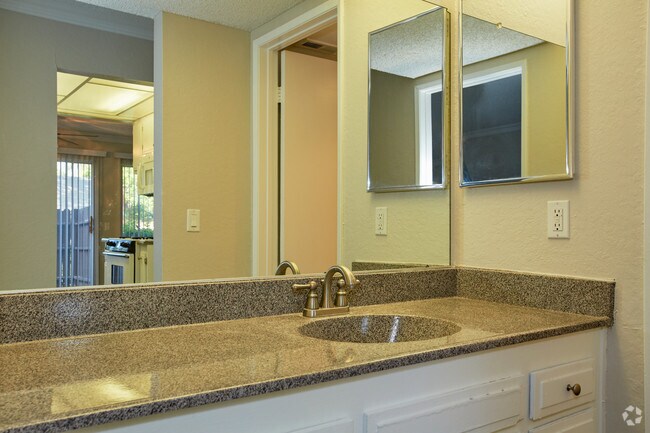 1BR, 1BA - 701 SF - Canyon Pines Apartments