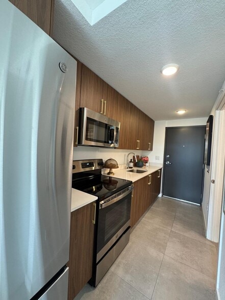 Building Photo - 1161 W 46th St