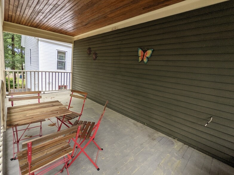 Building Photo - 56 Rackleff St