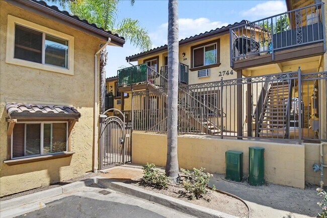 Building Photo - Walk to Balboa Park from This Beautiful Golden Hill Condo with Two Side-by-Side Parking Spaces