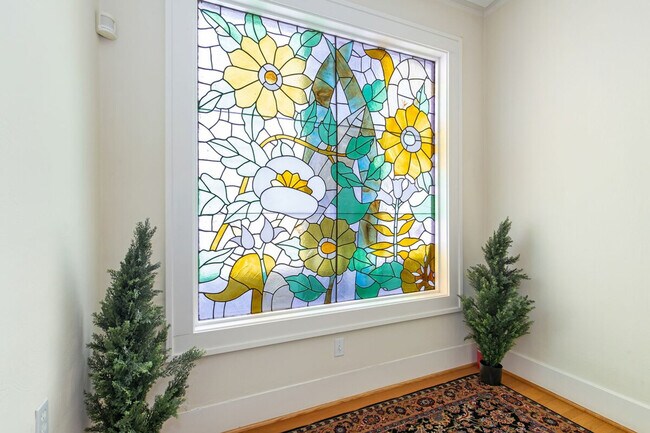 Building Photo - 710 10th Ave E