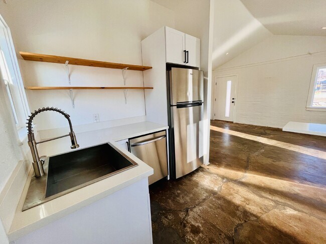 Building Photo - Adorable Studio Cabin near Joshua Tree Town Center