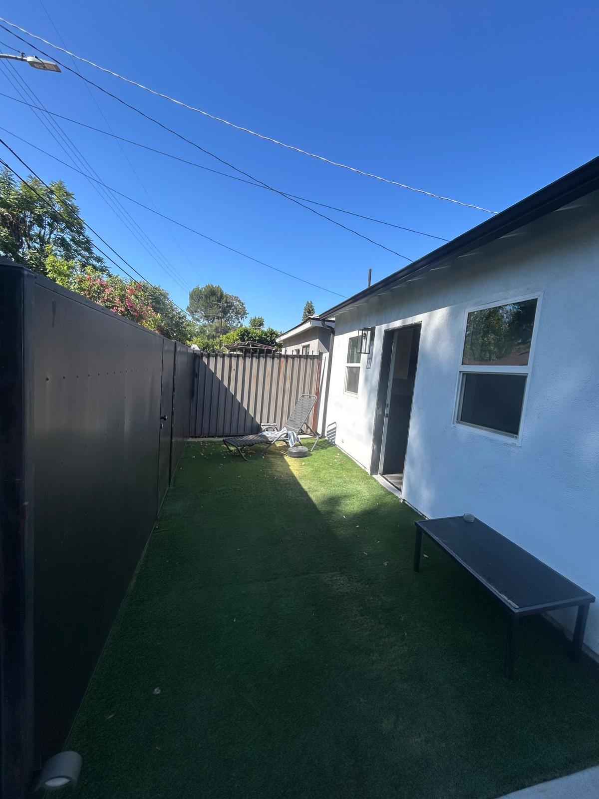 Building Photo - 19138 Oxnard St