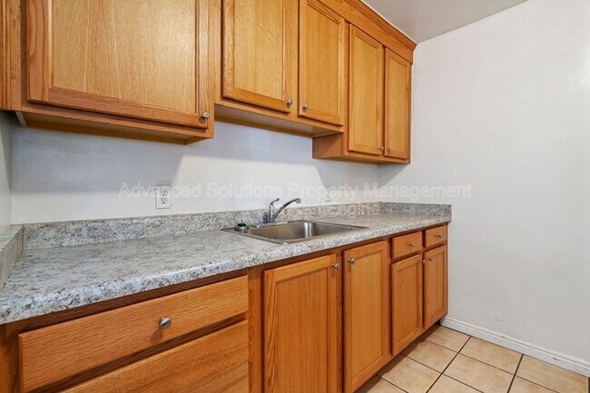 Building Photo - 370 E Sherman Ave