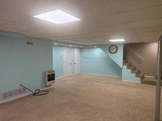 Building Photo - 4 bedroom 2.5 Bath 1.5 Story Home In Fox S...