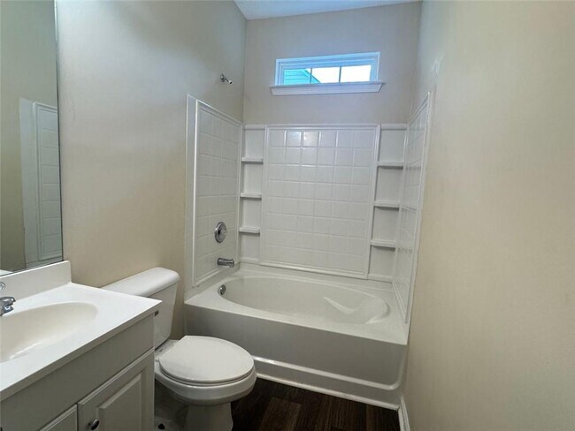 Building Photo - 5736 Lakeside Dr