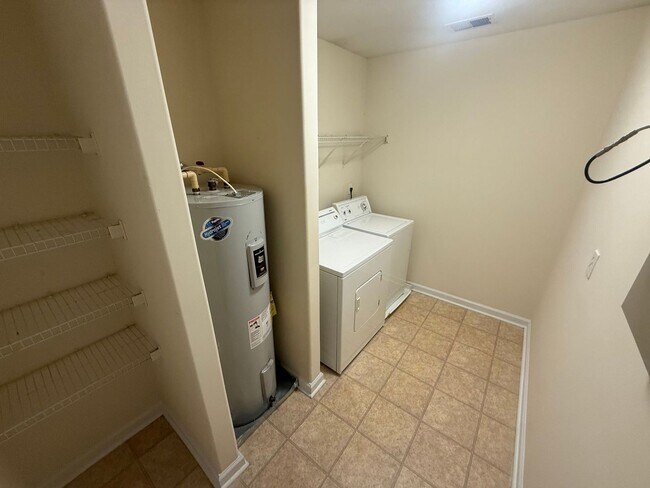 Building Photo - PRE-LEASING FOR AUGUST 2026!