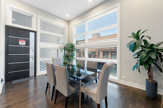 Building Photo - 2019 N Bingham St