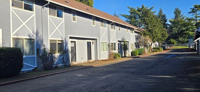 Building Photo - NOW $2,499 (Was $2,599) + $500 OFF First Month if You Move in by April 1!