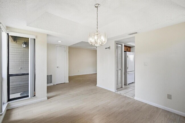 Building Photo - Woodhaven Condominium