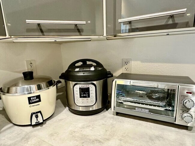 Building Photo - 6505 Skyfarm Dr