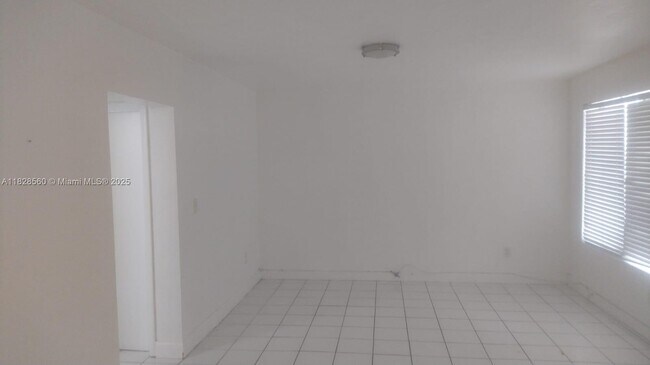 Building Photo - 7835 Crespi Blvd