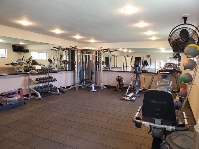 Building Photo - 6780 Mission Gorge Rd