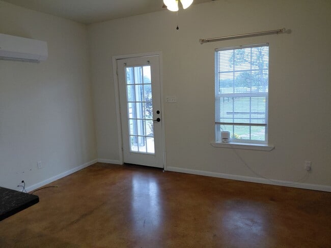 Building Photo - Affordable & Charming 1 bed and 1 bath with all bills paid including lawn care!