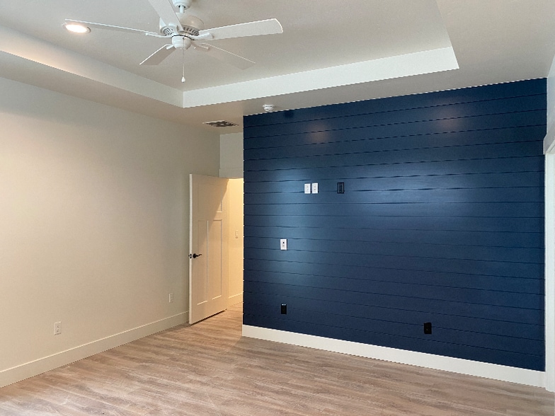 Building Photo - 15550 Riverside Rd