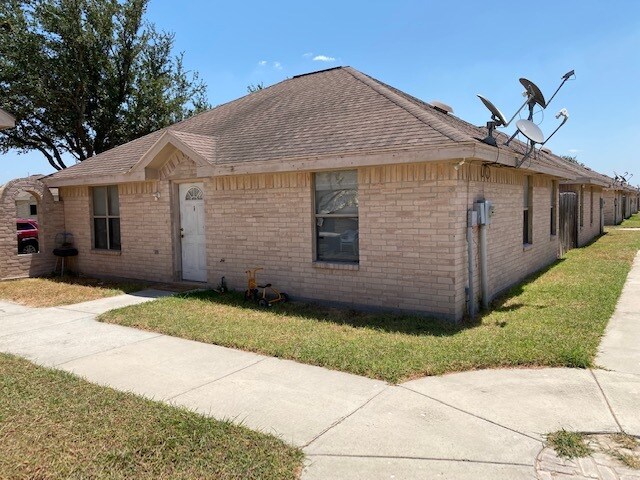 Building Photo - 1003 Cedarwood Dr