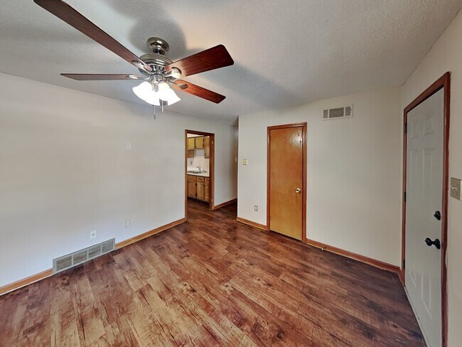 Building Photo - 3328 Shuster Cove