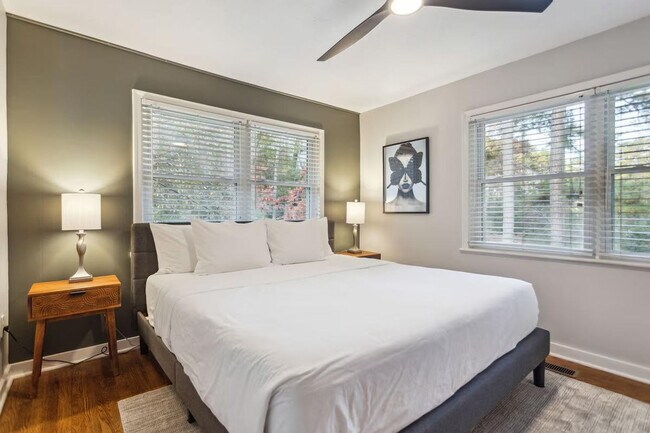 Building Photo - 425 Plantation Rd SW