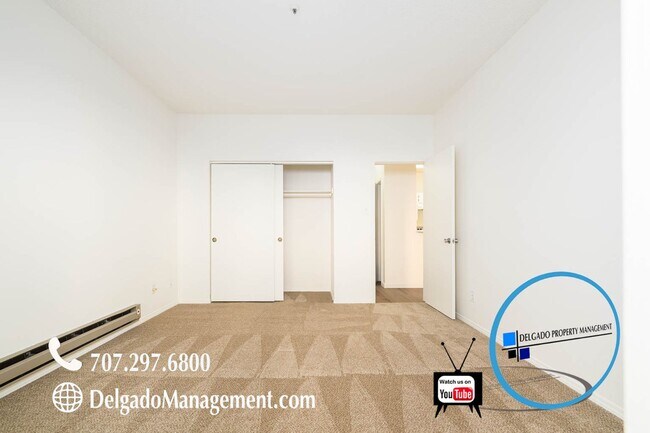Building Photo - Glen Cove! Large one bedroom condo