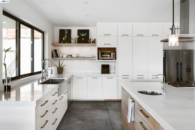 Building Photo - 297 Las Quebradas