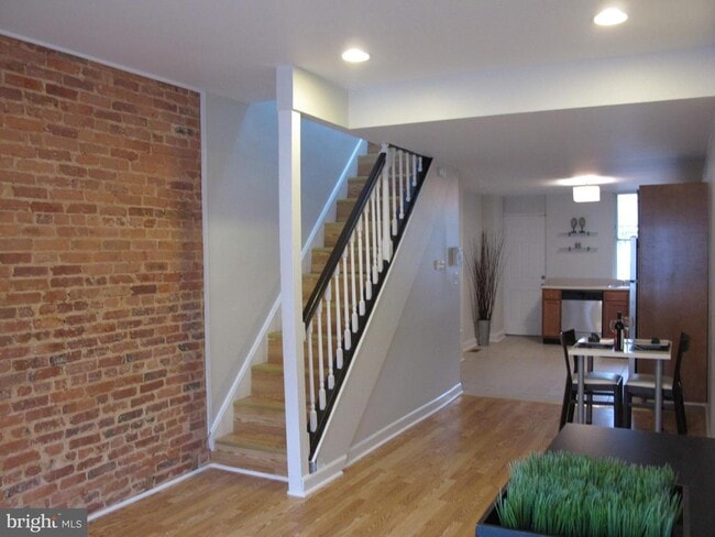 Building Photo - 136 N Curley St