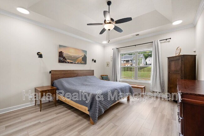 Building Photo - 433 Crestwicke Ct
