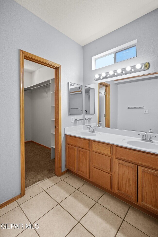 Building Photo - 7089 Tierra Roja St