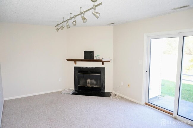 Building Photo - 62 Colleen Ct