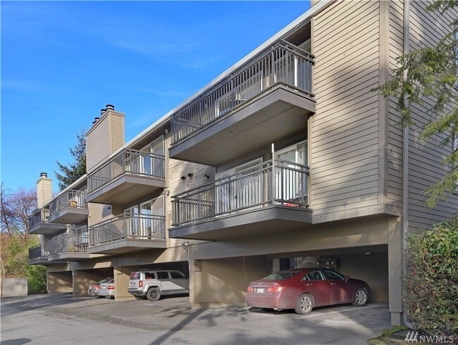 Building Photo - 2 Bed 1 Bath Condo Sunset Pointe