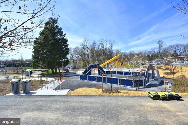 Building Photo - 1121 University Blvd W