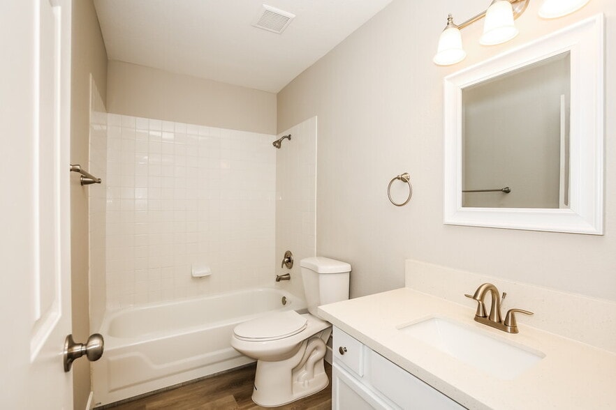 Building Photo - 104 Escada Ln