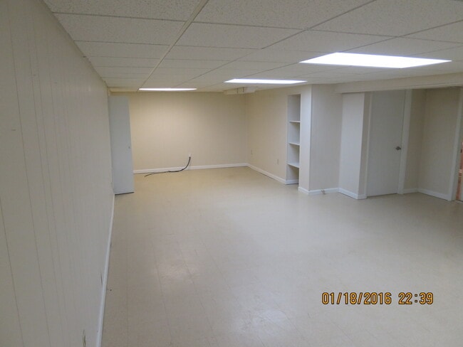 Building Photo - 3br Bethesda Rental