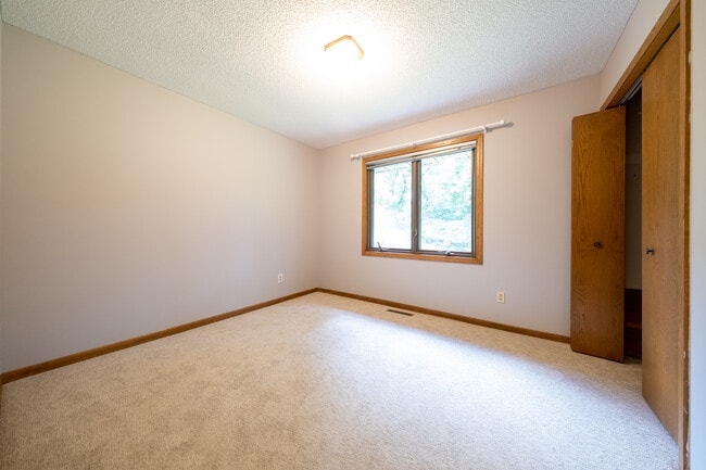 Building Photo - 17420 Barrington Ct