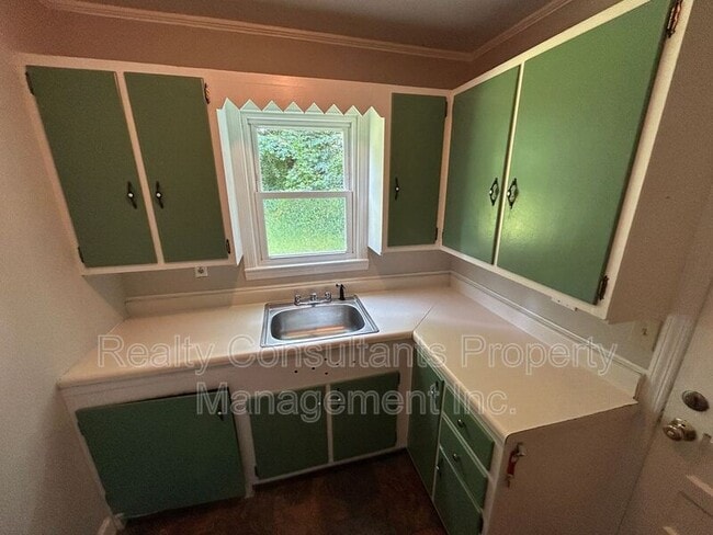 Building Photo - 4403 Edgemore Rd