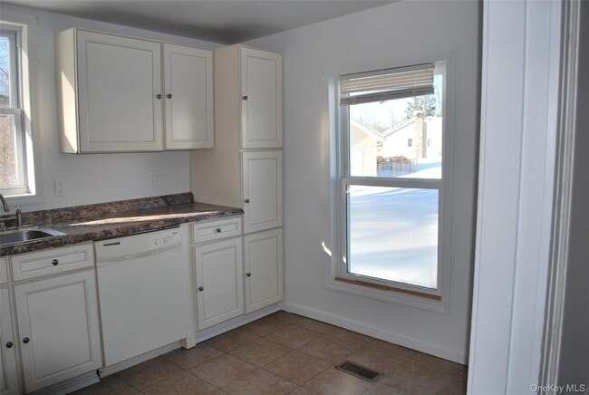 Building Photo - 22 Dekay Rd