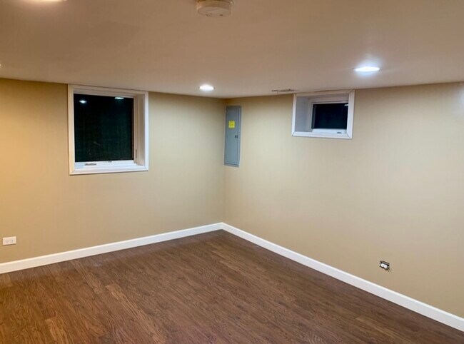 Building Photo - 11 Woodridge Dr