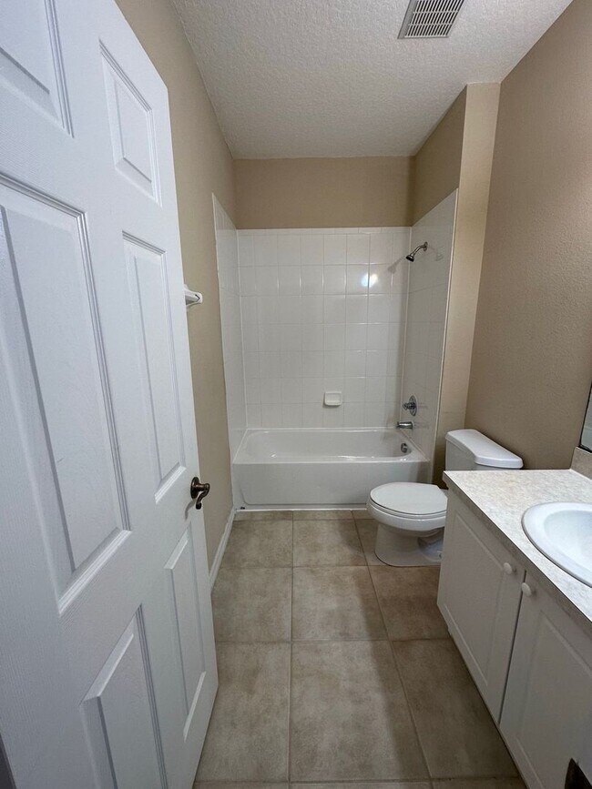 Building Photo - 629 Pinebranch Cir