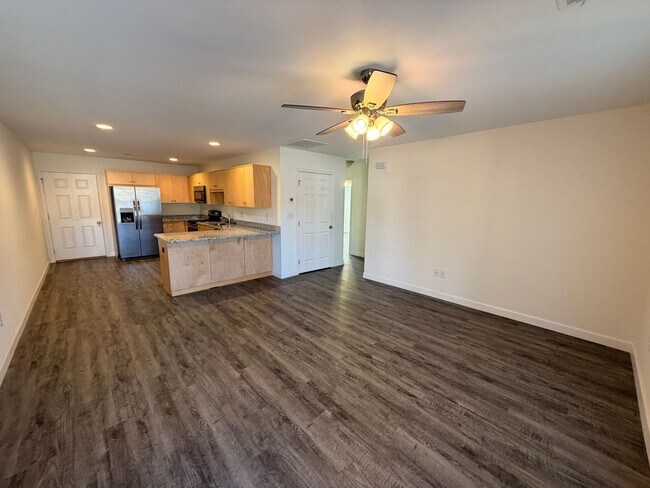 Building Photo - Available now!  Super Convenient Location in a peaceful area of Lincoln County.