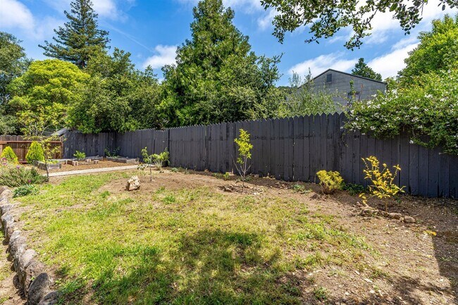 Building Photo - Alta Heights Beautifully Renovated Cottage
